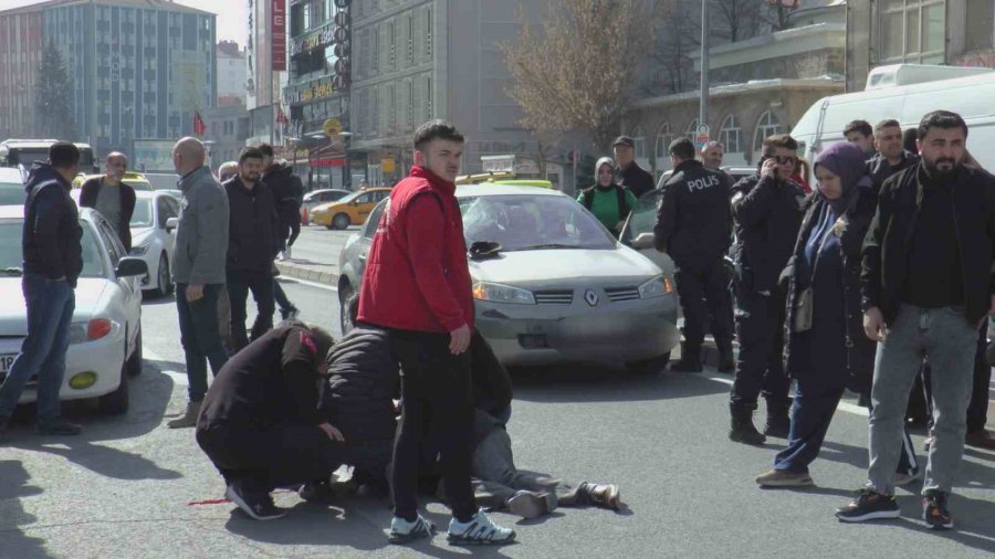 Çarptığı Yayanın Başında Hüngür Hüngür Ağladı