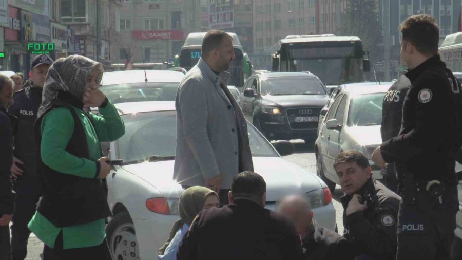 Çarptığı Yayanın Başında Hüngür Hüngür Ağladı