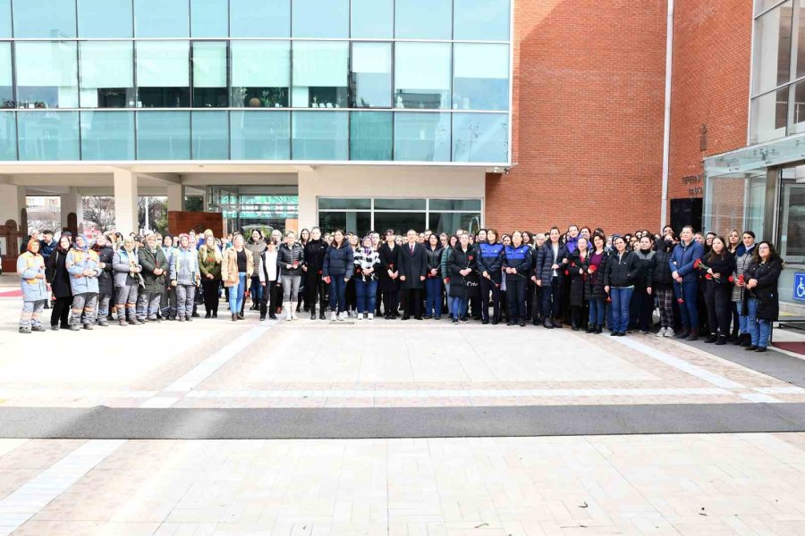 Başkan Ataç Kadın Çalışanların Gününü Kutladı