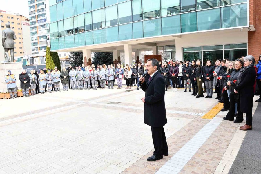 Başkan Ataç Kadın Çalışanların Gününü Kutladı