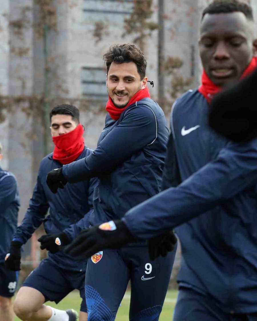 Kayserispor 5 Futbolcu Gönderdi