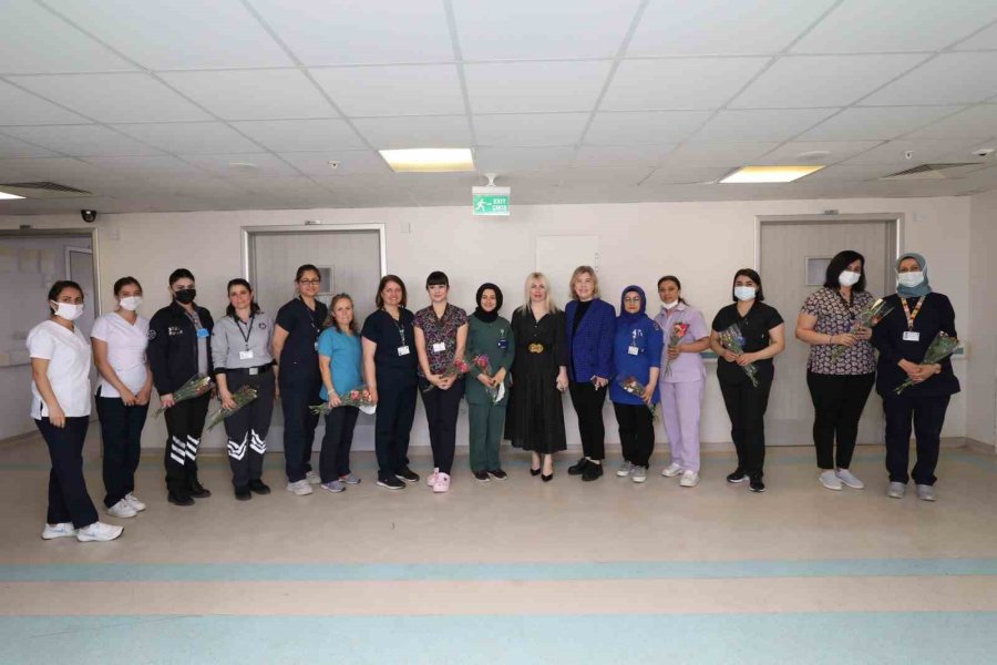 Rektör Özkan Depremzede Kadınlarla Bir Araya Geldi