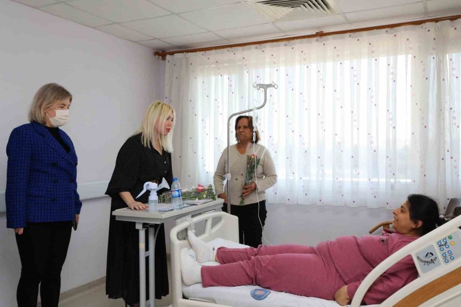 Rektör Özkan Depremzede Kadınlarla Bir Araya Geldi