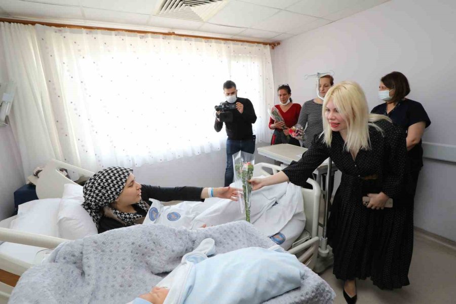 Rektör Özkan Depremzede Kadınlarla Bir Araya Geldi