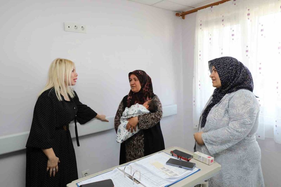 Rektör Özkan Depremzede Kadınlarla Bir Araya Geldi