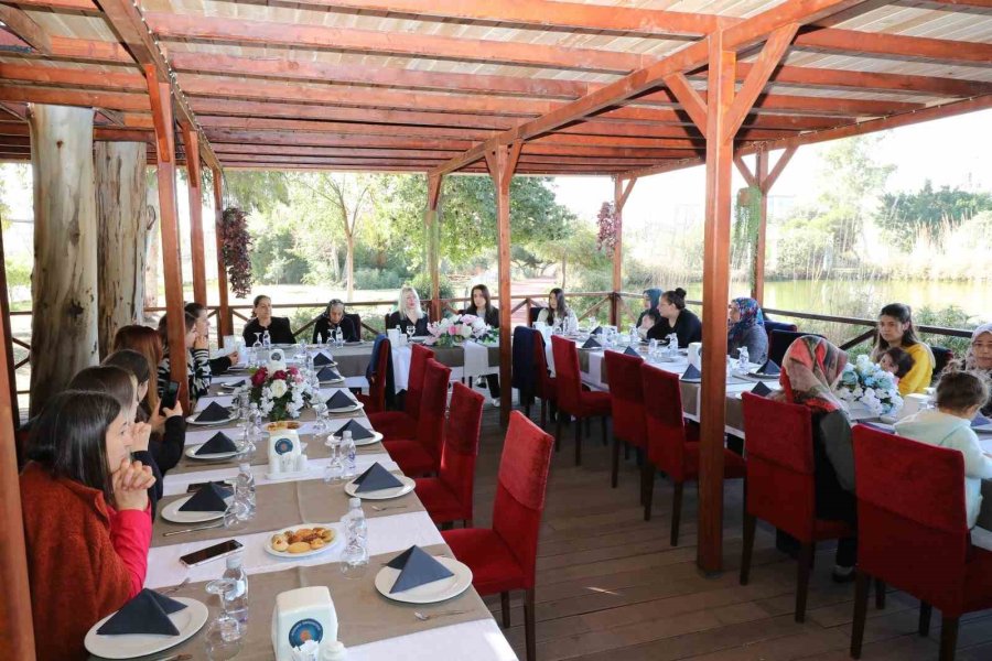 Rektör Özkan Depremzede Kadınlarla Bir Araya Geldi