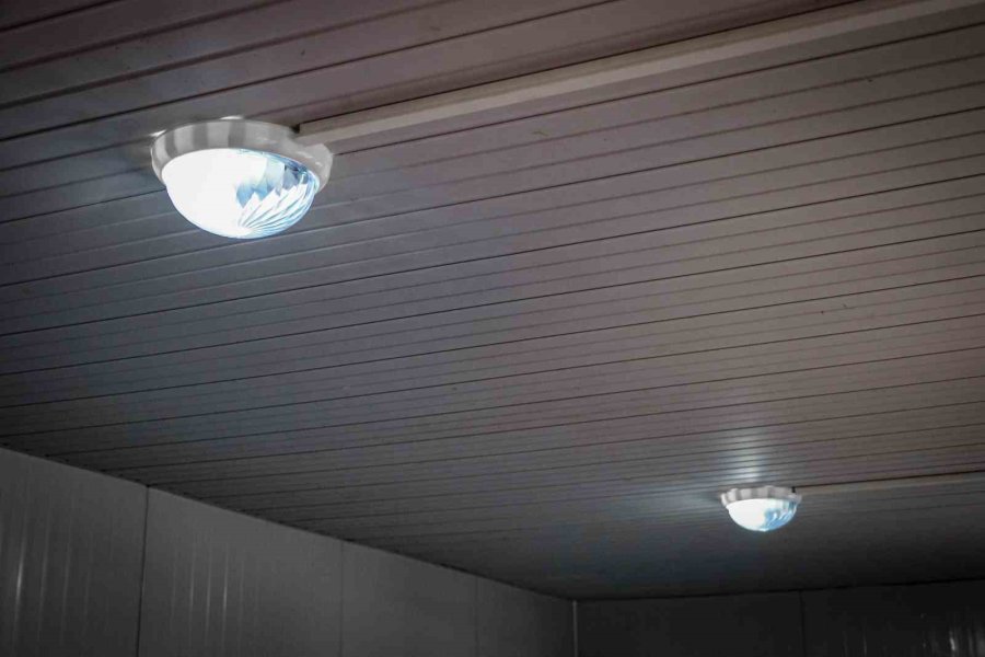 Öğrencilerin En Anlamlı Ödevi: Deprem Bölgesindeki Öğrencilere Güneş Enerjili Konteyner Sınıf Yapıyorlar