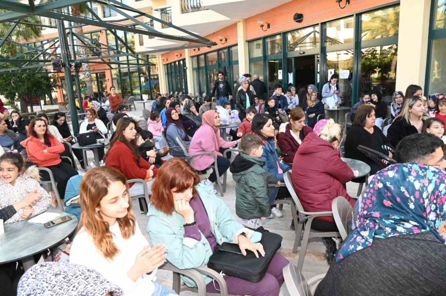 Başkan Sözen’den Depremzede Kadınlara 8 Mart Kutlaması