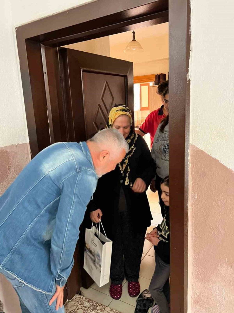 Başkan Sözen’den Depremzede Kadınlara 8 Mart Kutlaması