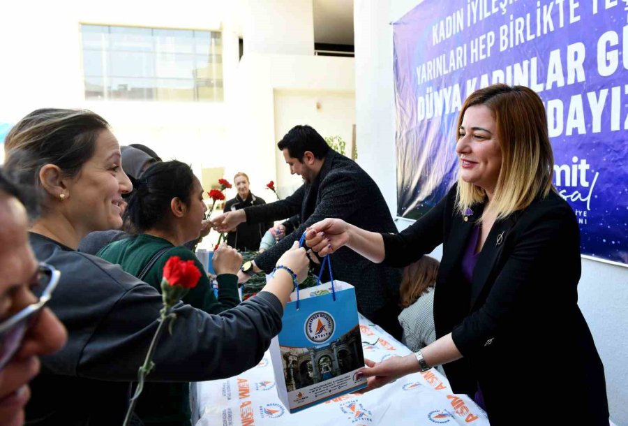 Depremzede Kadınlara Hijyen Paketi