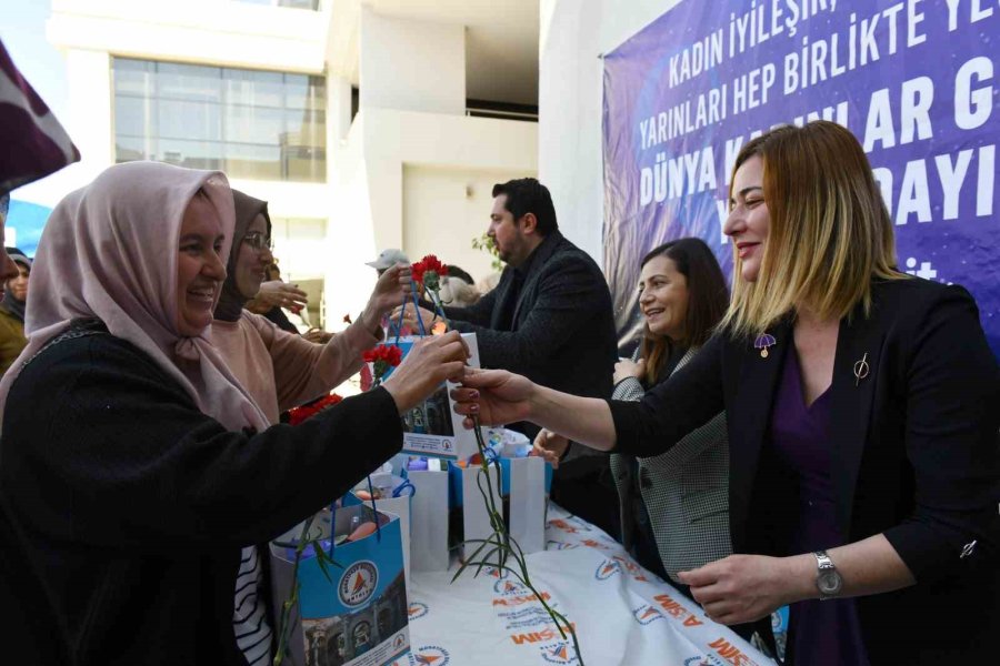 Depremzede Kadınlara Hijyen Paketi