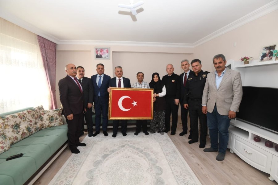 Vali Yazıcı, Dünya Kadınlar Günü’nde Şehit Annelerini Unutmadı