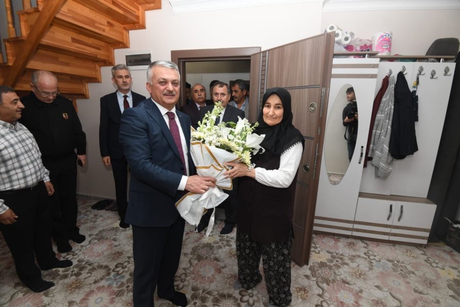 Vali Yazıcı, Dünya Kadınlar Günü’nde Şehit Annelerini Unutmadı