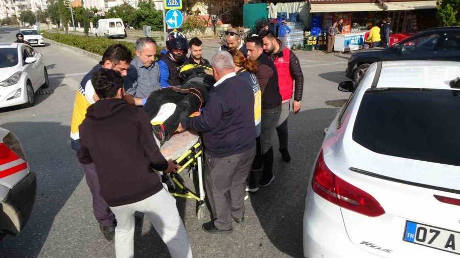 Motosiklet İle Otomobil Çarpıştı: 1 Yaralı