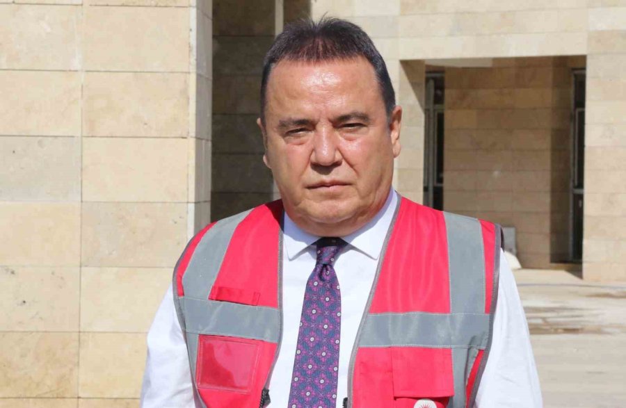 Başkan Böcek: “uncalı Kent Mezarlığı Yenileme Çalışması Bir Ay İçinde Tamamlanacak”