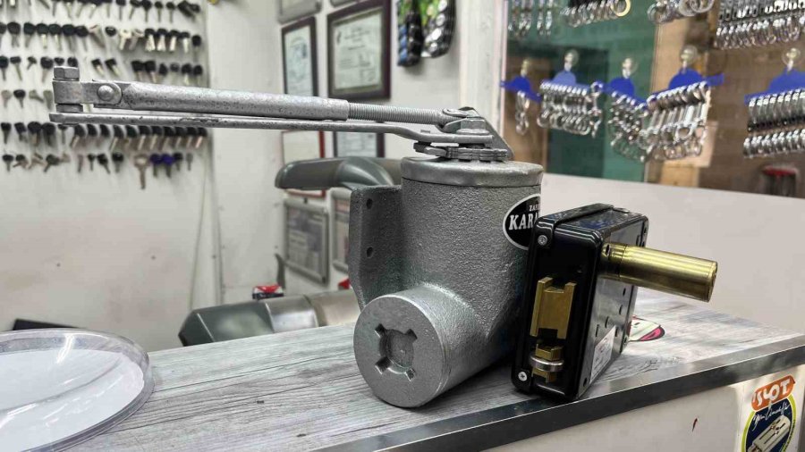 Değişken Hava Şartları Apartman Kapılarının Açık Kalmasına Neden Oluyor