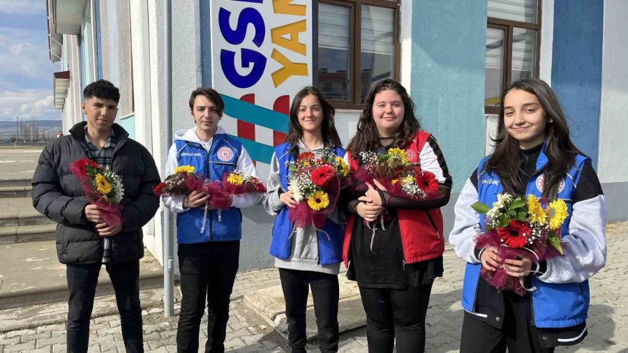 Kyk Yurdunda Kalan Depremzede Kadınların Günü Kutlandı