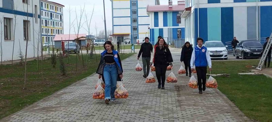 Eskişehir’e Gelen Depremzedeler İçin 6 Ton Meyve Yardımı