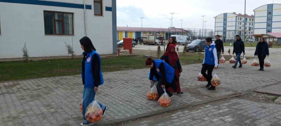 Eskişehir’e Gelen Depremzedeler İçin 6 Ton Meyve Yardımı