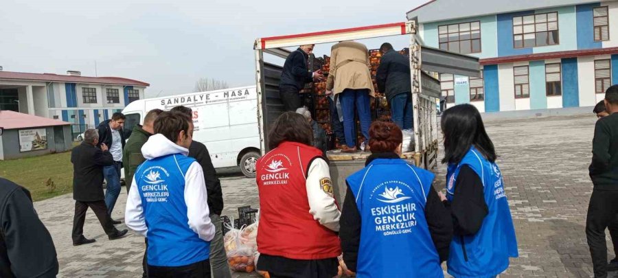 Eskişehir’e Gelen Depremzedeler İçin 6 Ton Meyve Yardımı