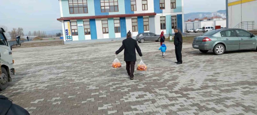 Eskişehir’e Gelen Depremzedeler İçin 6 Ton Meyve Yardımı