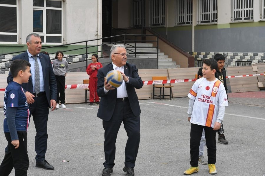 Vali Çiçek Ve Başkan Büyükkılıç’tan Eğlenceli ‘deprem Bilinçlendirmesi’