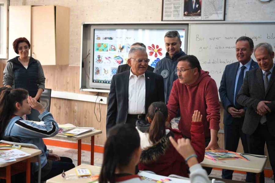 Vali Çiçek Ve Başkan Büyükkılıç’tan Eğlenceli ‘deprem Bilinçlendirmesi’