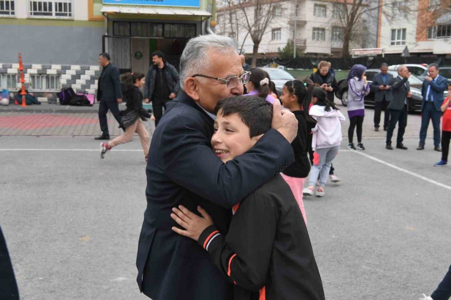 Vali Çiçek Ve Başkan Büyükkılıç’tan Eğlenceli ‘deprem Bilinçlendirmesi’