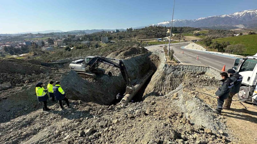 Başkan Altay: “hatay’ın Su Altyapısı İçin İlk Günden Beri Gece Gündüz Çalışıyoruz”