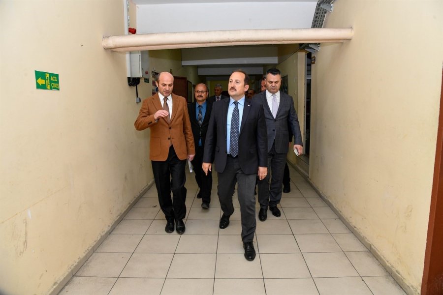 Mersin’de Deprem Hasarlarından Dolayı 76 Okul Boşaltıldı