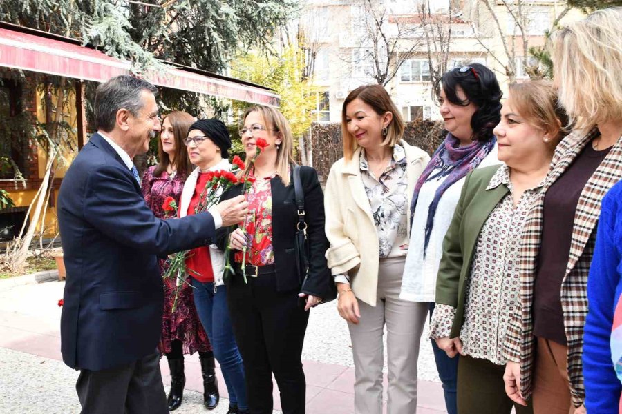 Başkan Ataç Kadın Meclis Üyeleri Ve Muhtarlarla Bir Araya Geldi