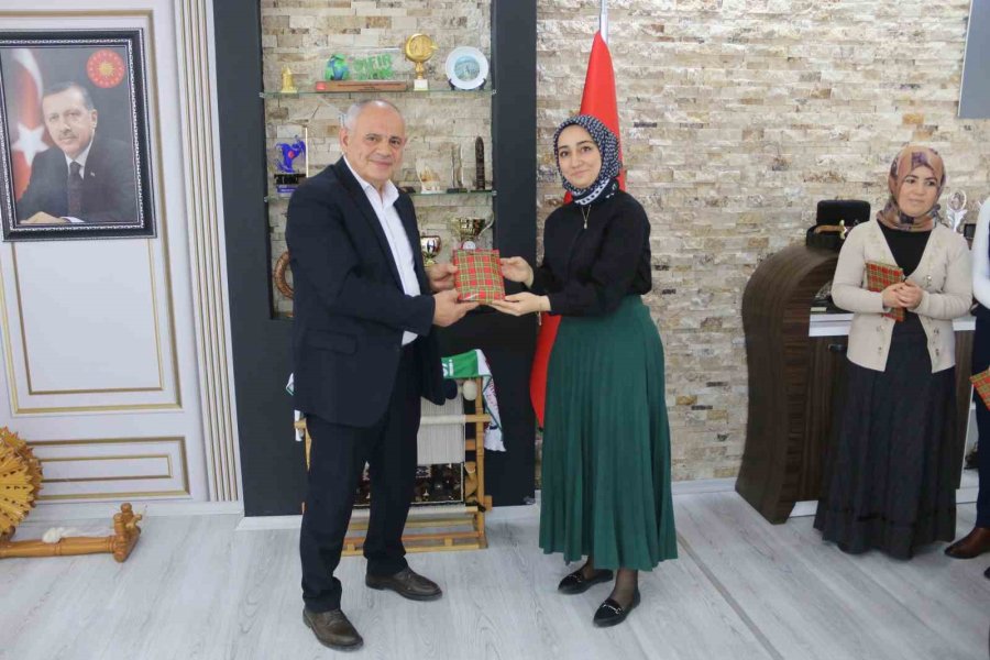 Başkan Öztürk, Kadın Personelin Gününü Kutladı