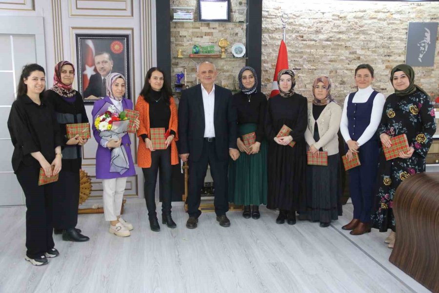 Başkan Öztürk, Kadın Personelin Gününü Kutladı