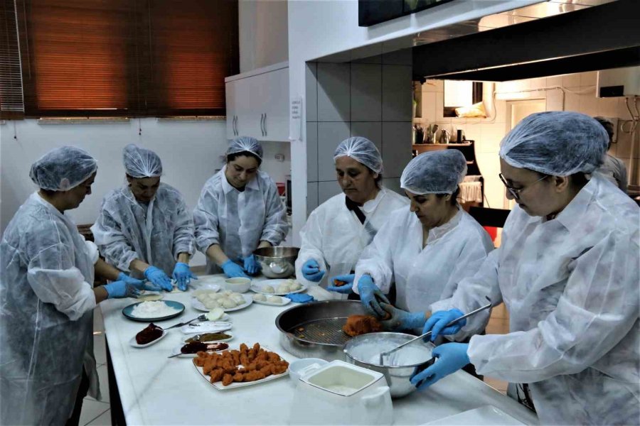 Depremde 7 Yakını Kaybetti, O Anları Böyle Anlattı: “yer Sanki Ayaklarımızın Altından Kayıp Gidiyordu”