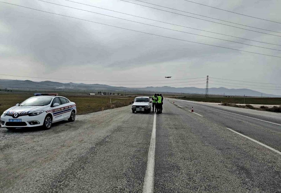 Aksaray’da Trafik Jandarması Trafiği Havadan Denetliyor