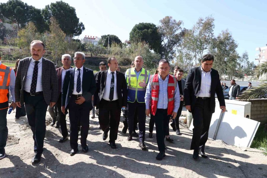 Başkan Muhittin Böcek Serik’te Çalışmaları Yerinde İnceleyip Bilgi Aldı