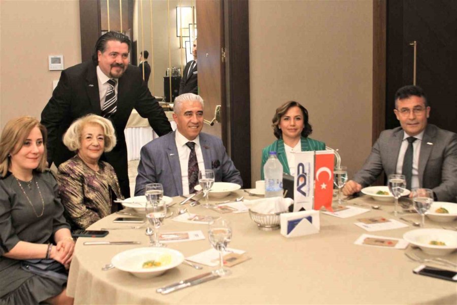 Antalya’da "8 Mart 8 Kadın" Temalı Anma Gecesi Gerçekleştirildi