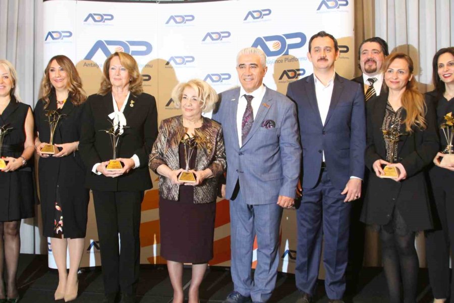 Antalya’da "8 Mart 8 Kadın" Temalı Anma Gecesi Gerçekleştirildi