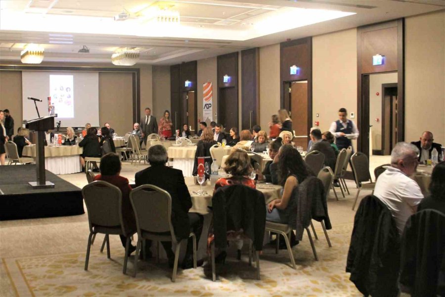 Antalya’da "8 Mart 8 Kadın" Temalı Anma Gecesi Gerçekleştirildi