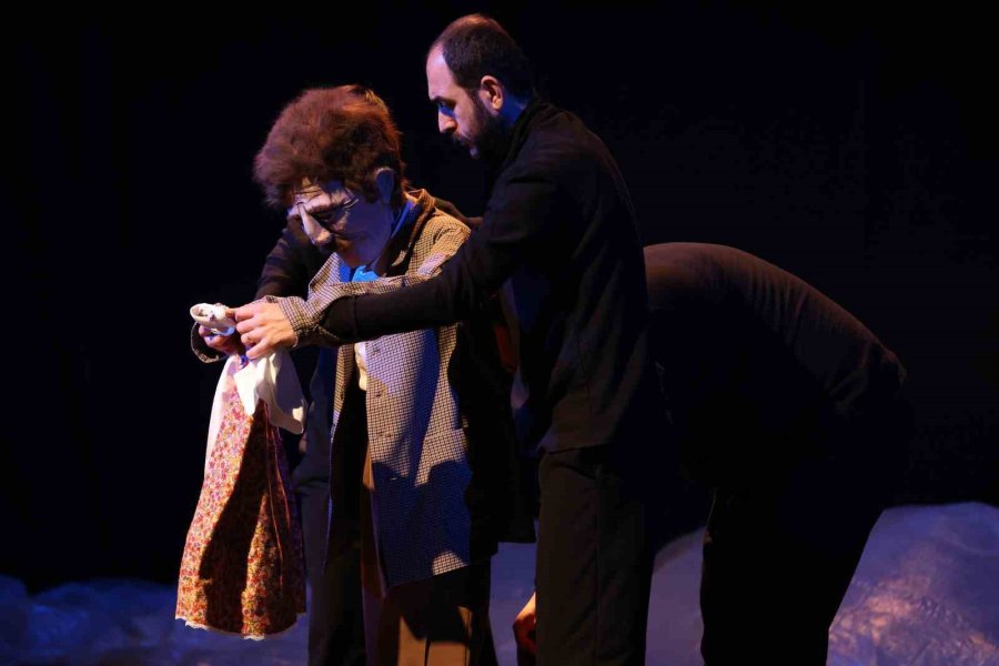 Antalya Şehir Tiyatrosu’ndan Yetişkinler İçin Kukla Oyunu