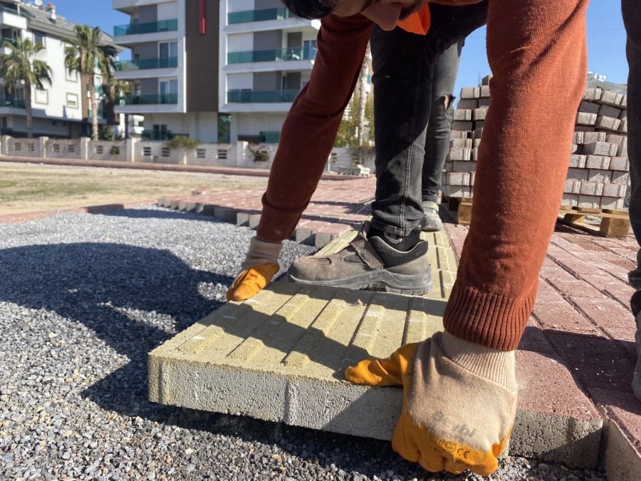 Konyaaltı’nda Temel Hizmetler Aralıksız Sürüyor