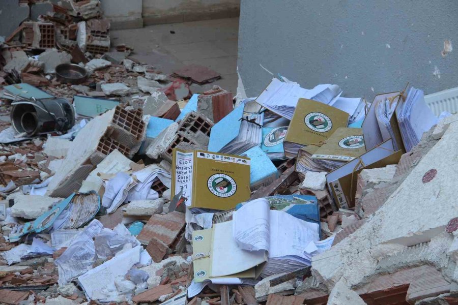 2 Çocuk Annesi, Gözyaşları İçinde Depremde Yaşadıklarını Anlattı