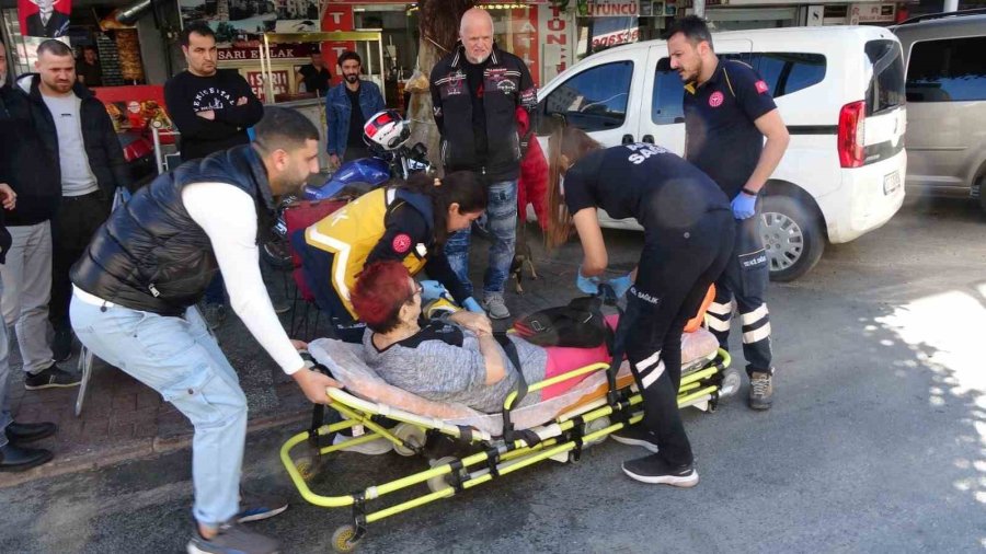 Yaya Geçidinden Geçen Yaşlı Alman Kadına Motosikletli Kurye Çarptı