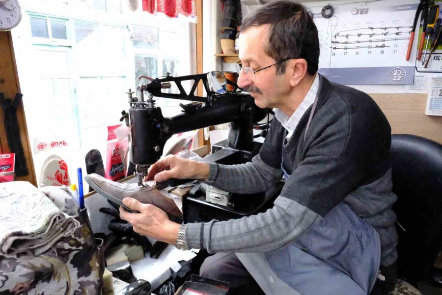 Yıllarca Müşterilerinin Vesikalıklarını Topladı