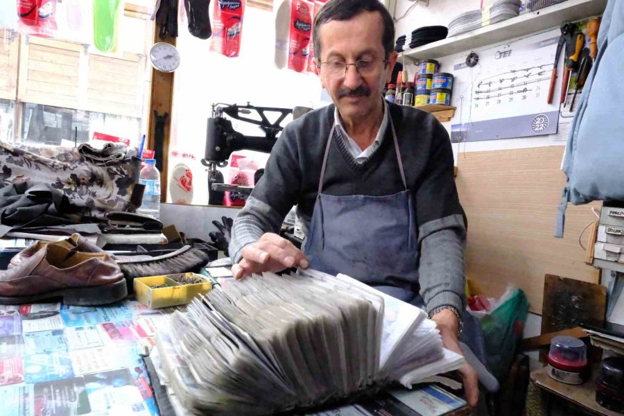 Yıllarca Müşterilerinin Vesikalıklarını Topladı