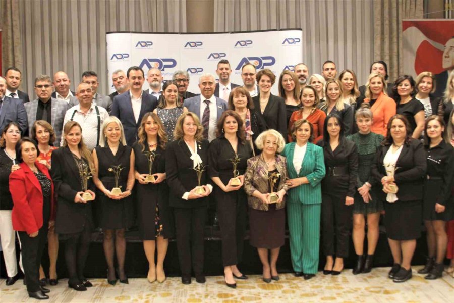 Antalya’da "8 Mart 8 Kadın" Temalı Anma Gecesi Gerçekleştirildi