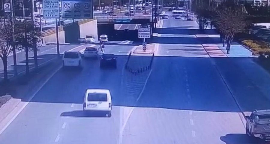 Otomobilin Çarptığı 44 Yaşındaki Kadın Hayatını Kaybetti