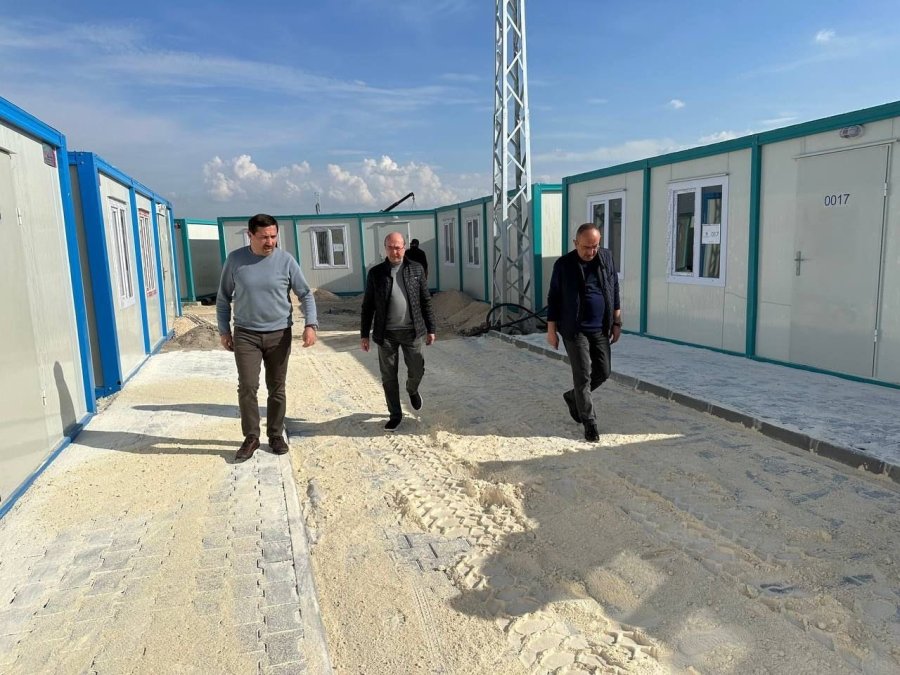 Başkan Pekyatırmacı Hatay’da Konya Konteyner Kent’te İncelemelerde Bulundu