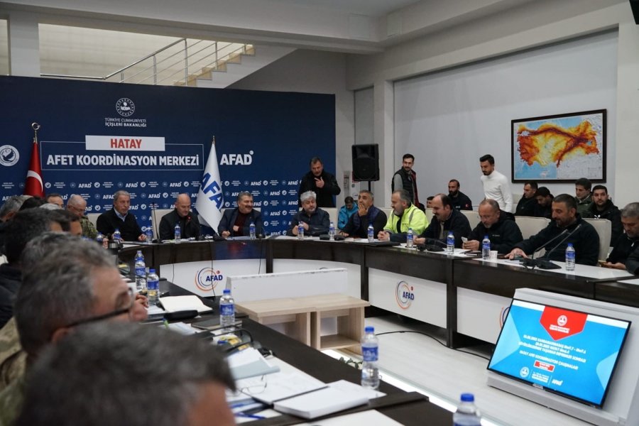 Başkan Pekyatırmacı Hatay’da Konya Konteyner Kent’te İncelemelerde Bulundu