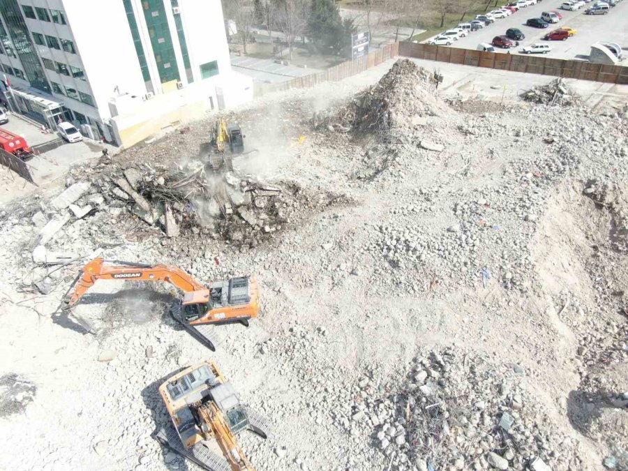 Yıkılamayan Yıkım Esnafı Vurdu